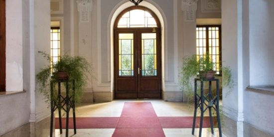 Entrata palazzo dei nostri uffici arredati a Roma
